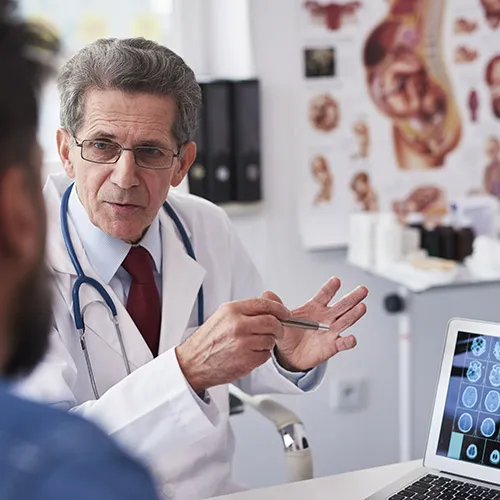 Consulta de medicina general en clínica Almerisalud